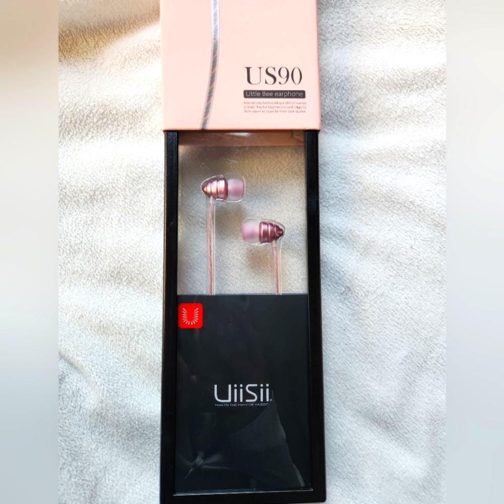 UiiSii little bee earbuds